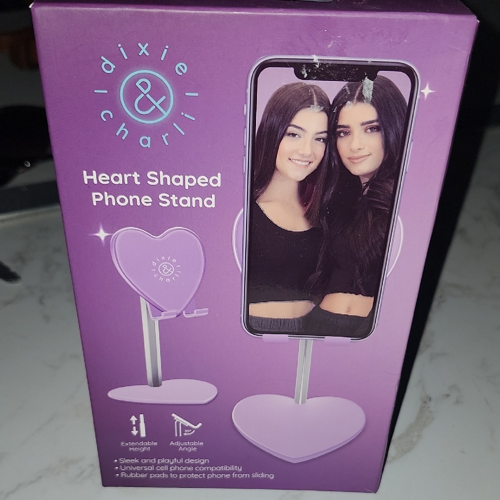 Dixie & Charli Heart Shaped Phone Stand